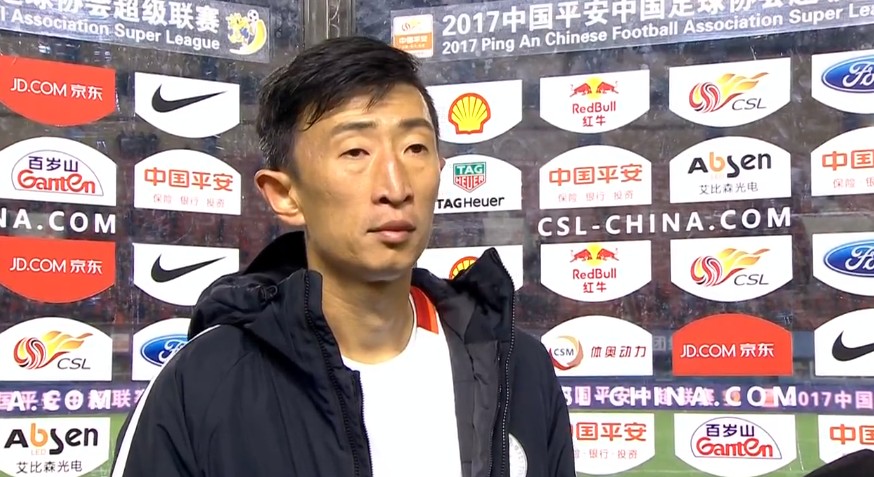 于是，他微微一笑，问道：其实你跟他的感情还是挺深的，是吗？是……刘曼琼点了点头，认真道：他虽然做了对不起妈妈的事情，但是对我和妹妹，一直非常尽心，他这个人……只是太好面子……在自己的女儿面前，也不愿意承认自己做错了什么，所以只会拼命用行动或者用物质来弥补，这些我从小到大一直都看在眼里……说着，刘曼琼眼眶微红的喃喃道：只是我的性格，跟他也有些相似，我也不愿意在他面前承认我已经原谅了他，所以依旧不会给他什么好脸色……叶辰听到这里，微微点了点头，认真道：你放心，我答应你。